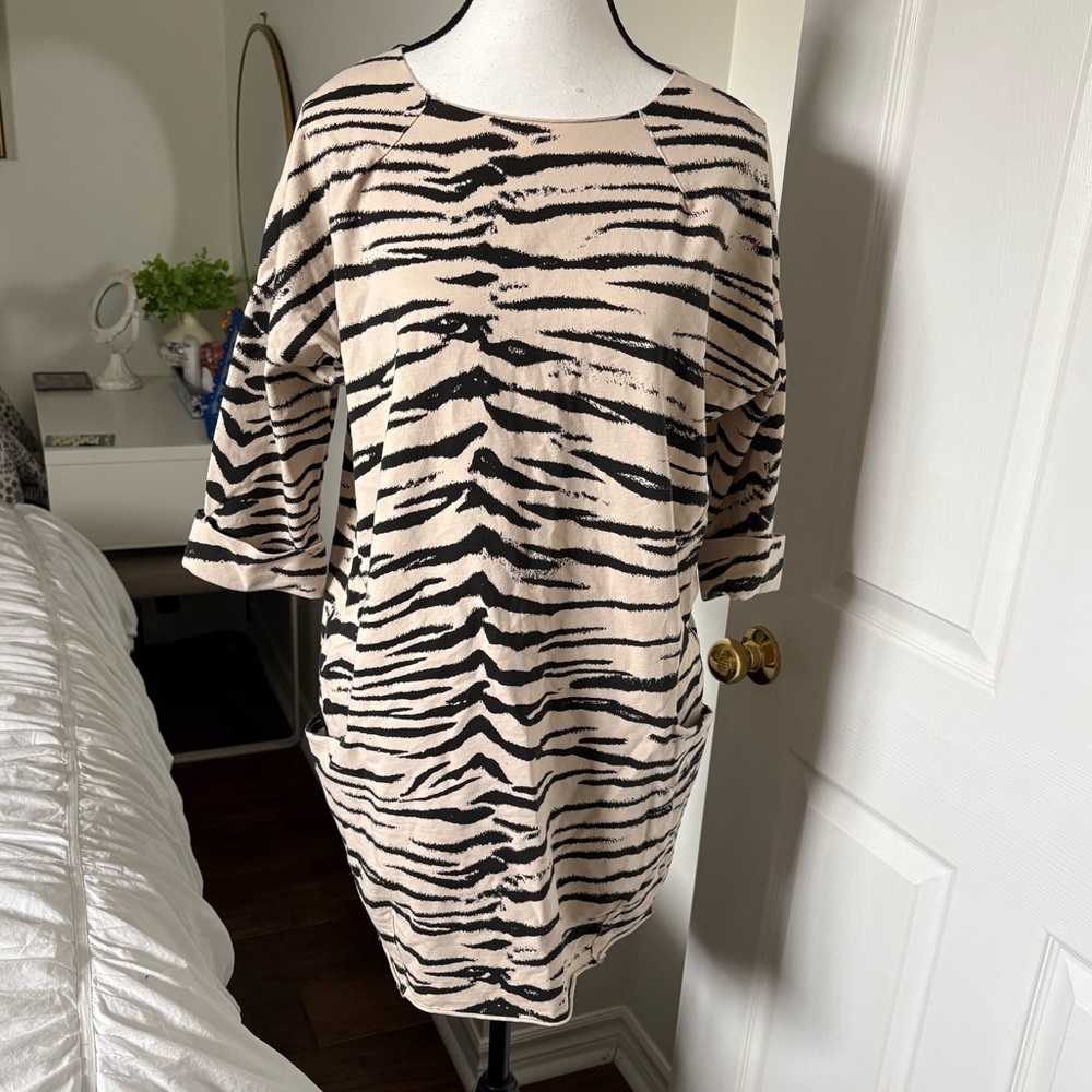 Wi & Co Italy Zebra Print Tunic Top Cream Black Pockets S